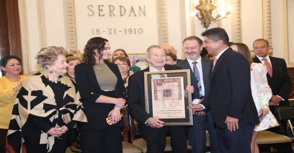 Recibe Marco Aurelio Barocio, ícono de la Ingeniería en Puebla, cédula real