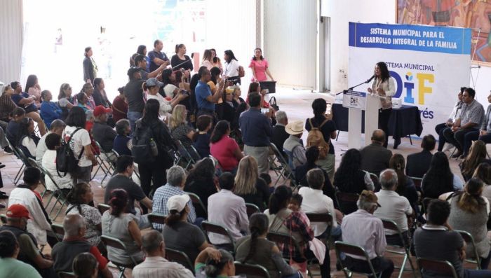 Entregan auxiliares auditivos en San Andr&eacute;s Cholula