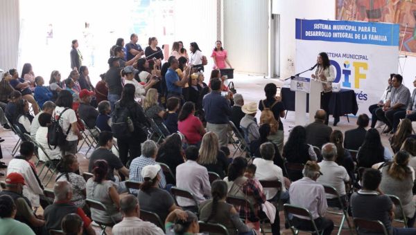 Entregan auxiliares auditivos en San Andr&eacute;s Cholula