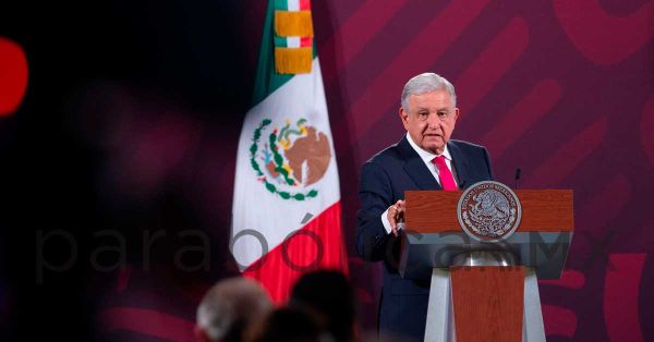 “Las pinta de color rosa”, critica AMLO series sobre narcotráfico