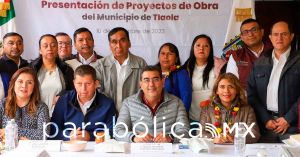 Entrega Sergio Salomón obras educativas y de infraestructura en Tlaola