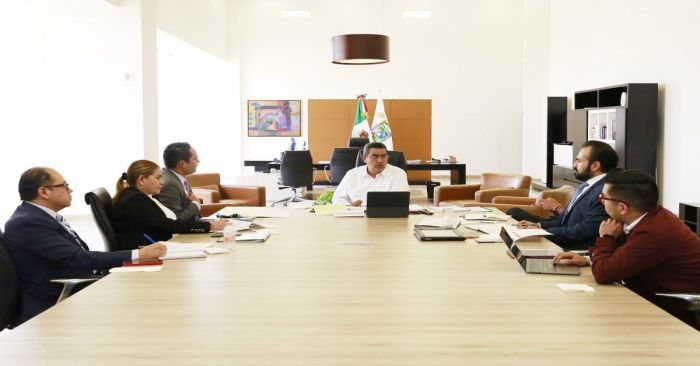 Sostiene Sergio Salom&oacute;n encuentros con titulares de Econom&iacute;a y Funci&oacute;n Publica