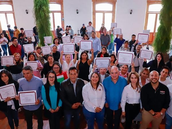 Entrega gobierno estatal constancias de Registro Nacional de Turismo en Zacatlán