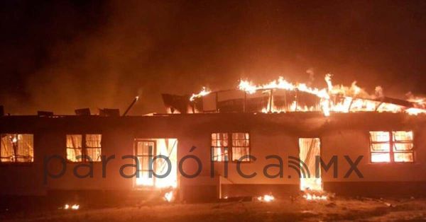 Mueren al menos 20 niños tras incendio a escuela en Guyana