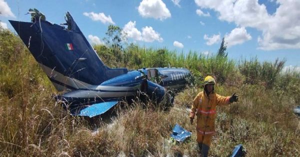 Sale avioneta con siete pasajeros de la pista al aterrizar en aeropuerto de Xalapa, Veracruz