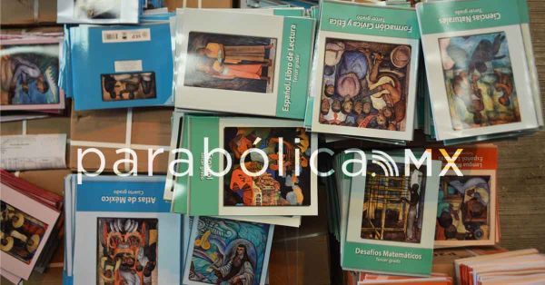 Libra Puebla pol&eacute;mica&nbsp;por libros de texto gratuitos