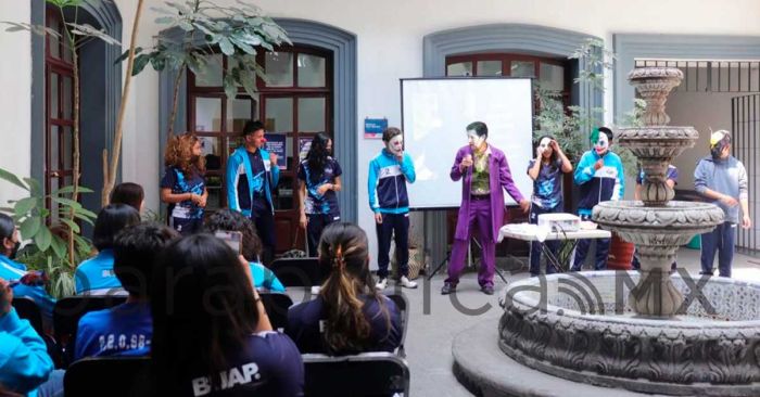 Fomentan regidores de Puebla valores con locura en estudiantes