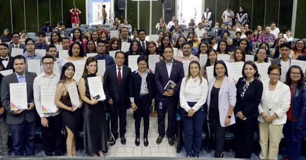 Entregan en la BUAP Premio Ceneval al Desempe&ntilde;o de Excelencia-EGEL