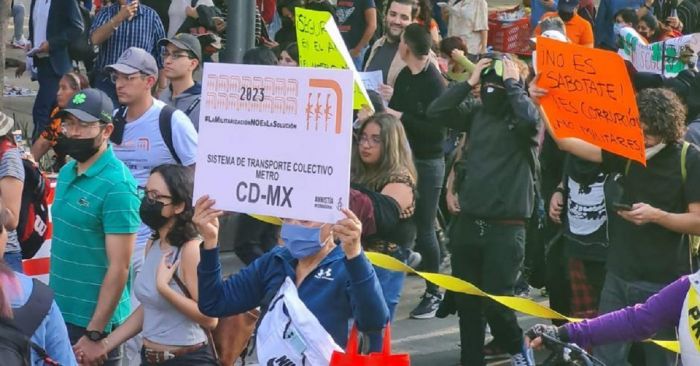 Exigen con marcha seguridad en el Metro de CDMX; van rumbo al Zócalo