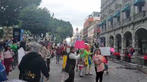 “No somos criminales”, se manifiestan payasos y artistas urbanos tras golpiza en el Centro Histórico