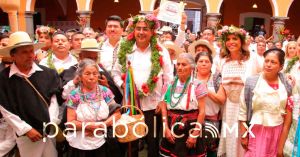 Entrega Sergio Salomón certificados a traductores y apoyos acomunidades originarias