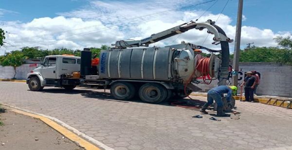 Desazolva gobierno de Puebla red de drenaje en Huaquechula