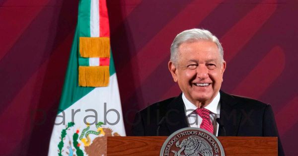 Felicita AMLO a “Canelo” Álvarez y a “Checo” Pérez por sus triunfos
