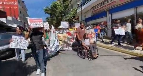 Vuelven a manifestarse periodistas de Guerrero contra violencia al gremio