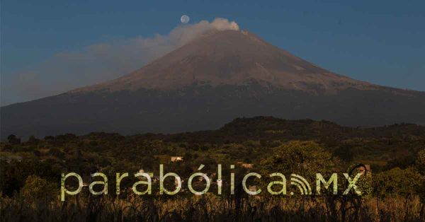 Reportan 3 explosiones leves y moderadas en el volcán Popocatépetl