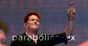 Emociona Carlos Vives al público de la Feria de Puebla