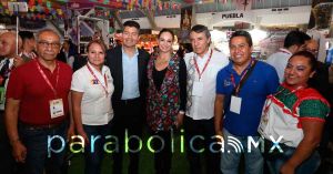 Recorre Eduardo Rivera los stands de la Feria de Puebla
