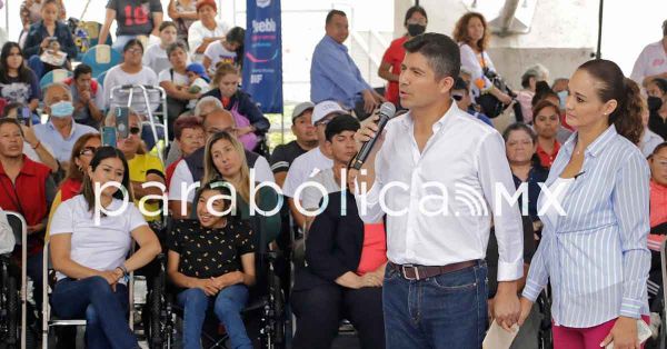 Entrega DIF aparatos funcionales en Bosques de San Sebasti&aacute;n