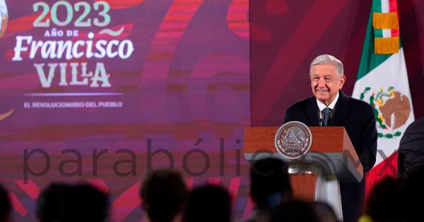 Anuncia López Obrador reunión con gerentes de refinerías en México