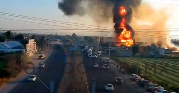 Explota pipa en gasolinera sobre la carretera Tula-Tlahuelilpan