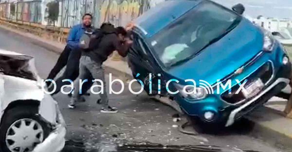 Deja 5 lesionados fuerte choque en la 16 de septiembre