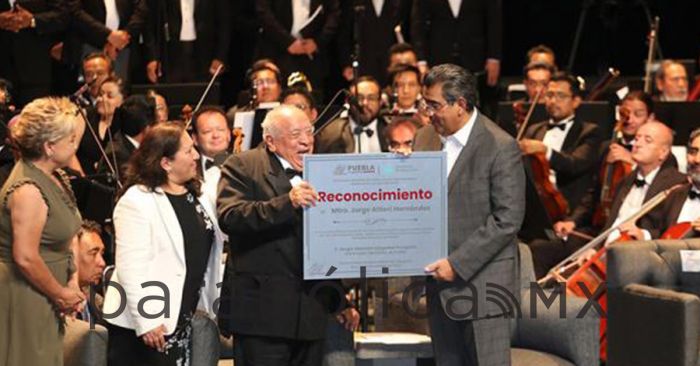 Reconoce Estado trayectoria del maestro Jorge Altieri Hernández