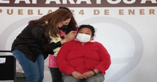 Benefician en Acteopan a adultos mayores durante "Martes Ciudadano"