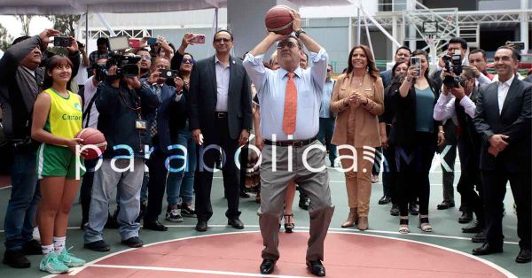Inaugura Sergio Salomón canchas en la Universidad Tecnológica de Puebla