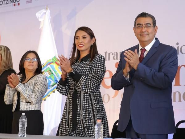 Acude Sergio Salom&oacute;n al segundo informe de la alcaldesa de Huejotzingo