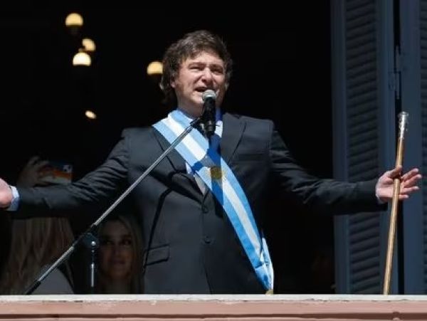 Devalúa gobierno de Javier Milei la moneda argentina