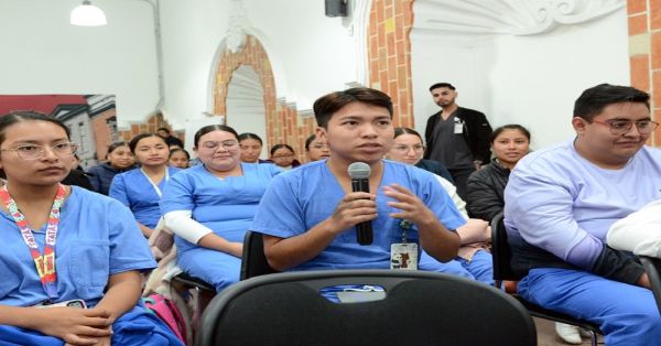 Brinda Universidad de la Salud experiencia académica a estudiantes de la Sierra Norte