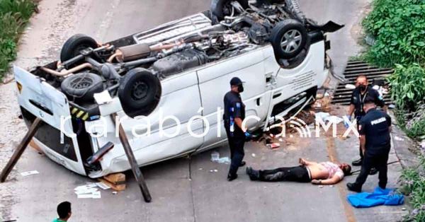 Deja un fallecido y un lesionado volcadura en Perif&eacute;rico