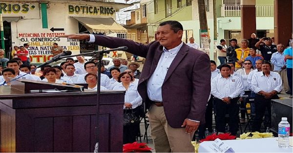 Ejecutan a exalcalde en Veracruz, dejó a su hijo en la escuela