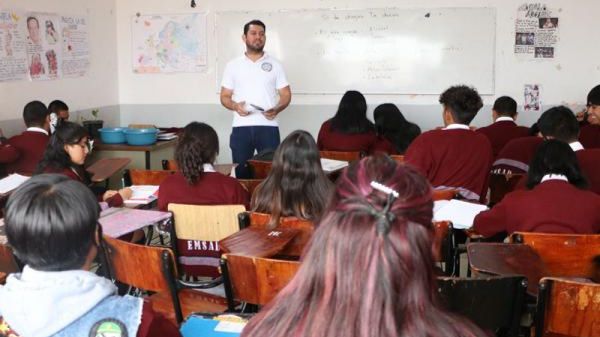 Retornarán a clases más de 130 mil estudiantes de bachillerato tras vacaciones