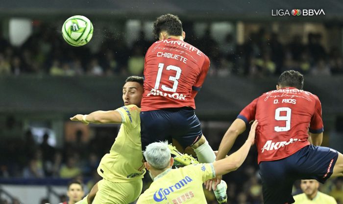 Chivas fulmina al America y al arbitraje y va a la final contra Tigres