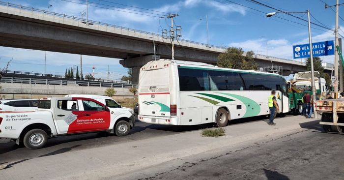 Continúan operativos para detectar transporte público ilegal en el estado de Puebla
