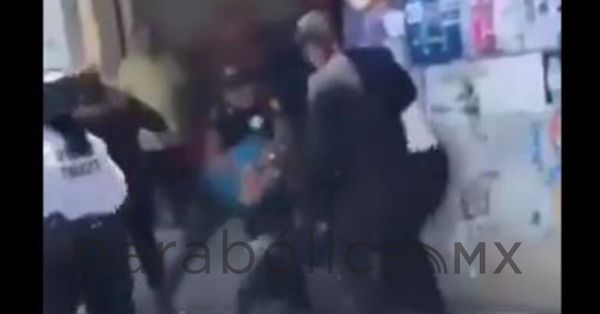 Golpean policías de Altepexi a ciudadano