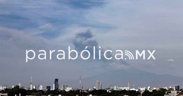 Lanza Popocatépetl gigantesca fumarola sabatina