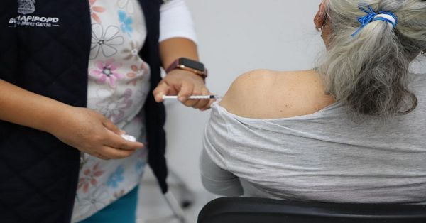 Recibe SMDIF donativo de 20 mil jeringas para apoyar a pacientes diab&eacute;ticos