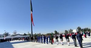 Encabeza Sergio Salomón la ceremonia por el Día de la Bandera en Puebla