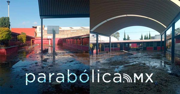 Bloquean la carretera federal a Tehuac&aacute;n ante afectaciones por lluvias en escuela