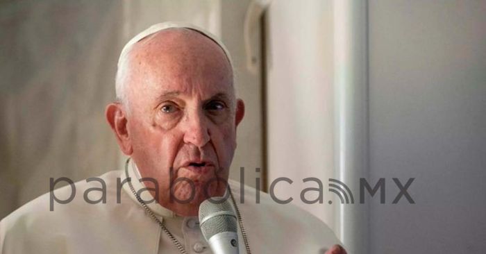 Cancela papa Francisco audiencias debido a una fiebre