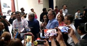 Pinta de bardas no está prohibida: Ebrard