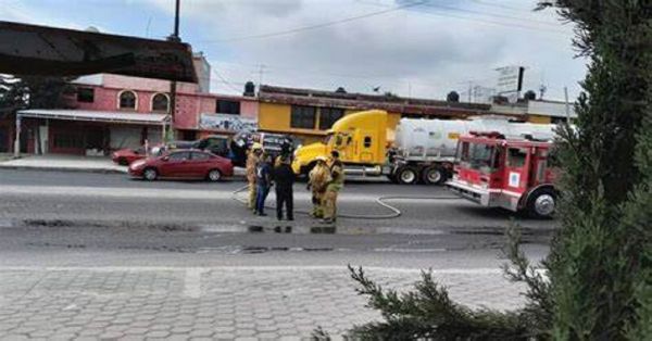 Ocurre balacera y persecución por robo de pipa en Tepeaca