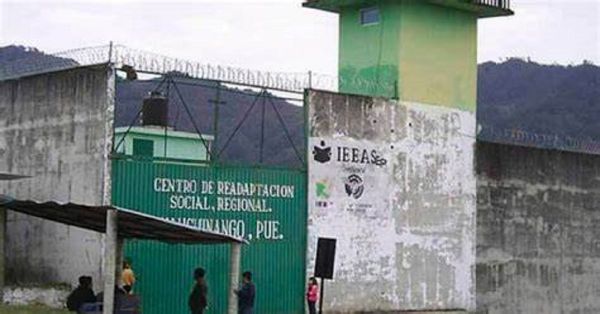Aseguran aparente droga en centro penitenciario de Huauchinango