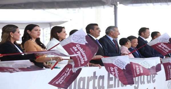 Entregan 500 patrullas a diversos municipios en Puebla