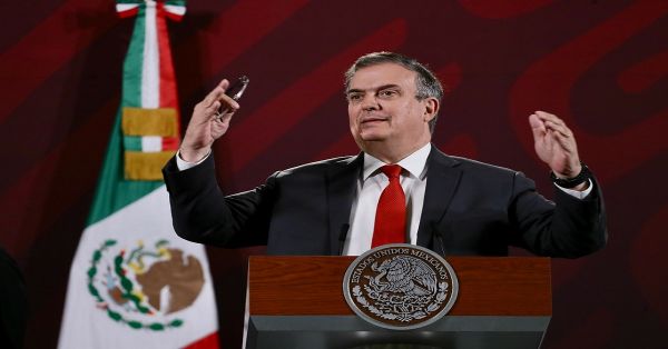Lamenta Ebrard decisión de Perú de reducir relación diplomática
