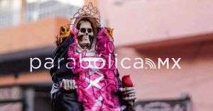 Peregrinan con la Santa Muerte en el Centro de Puebla