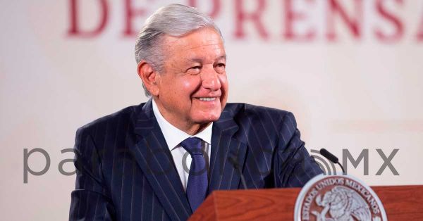 Respalda AMLO que sea una mujer quien presida al INE