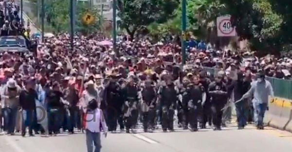 Bloquean grupos ligados a “Los Ardillos” la carretera del Sol en Chilpancingo